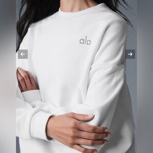 ALO Accolade Crew Neck Pullover sweatshirt
